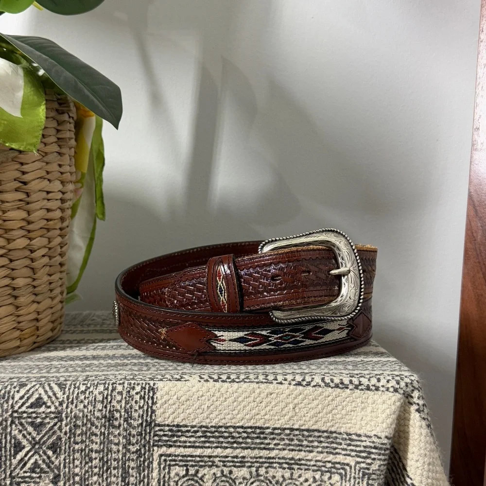 Wrangler Brown Leather Western Embroidered Belt Tooled Silver Tone Metal Buckle